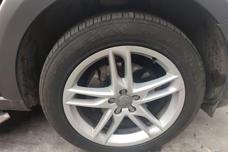 Used Audi Q5 2017 Plus 40 TFSI Technology Model Right Front Wheel Hub