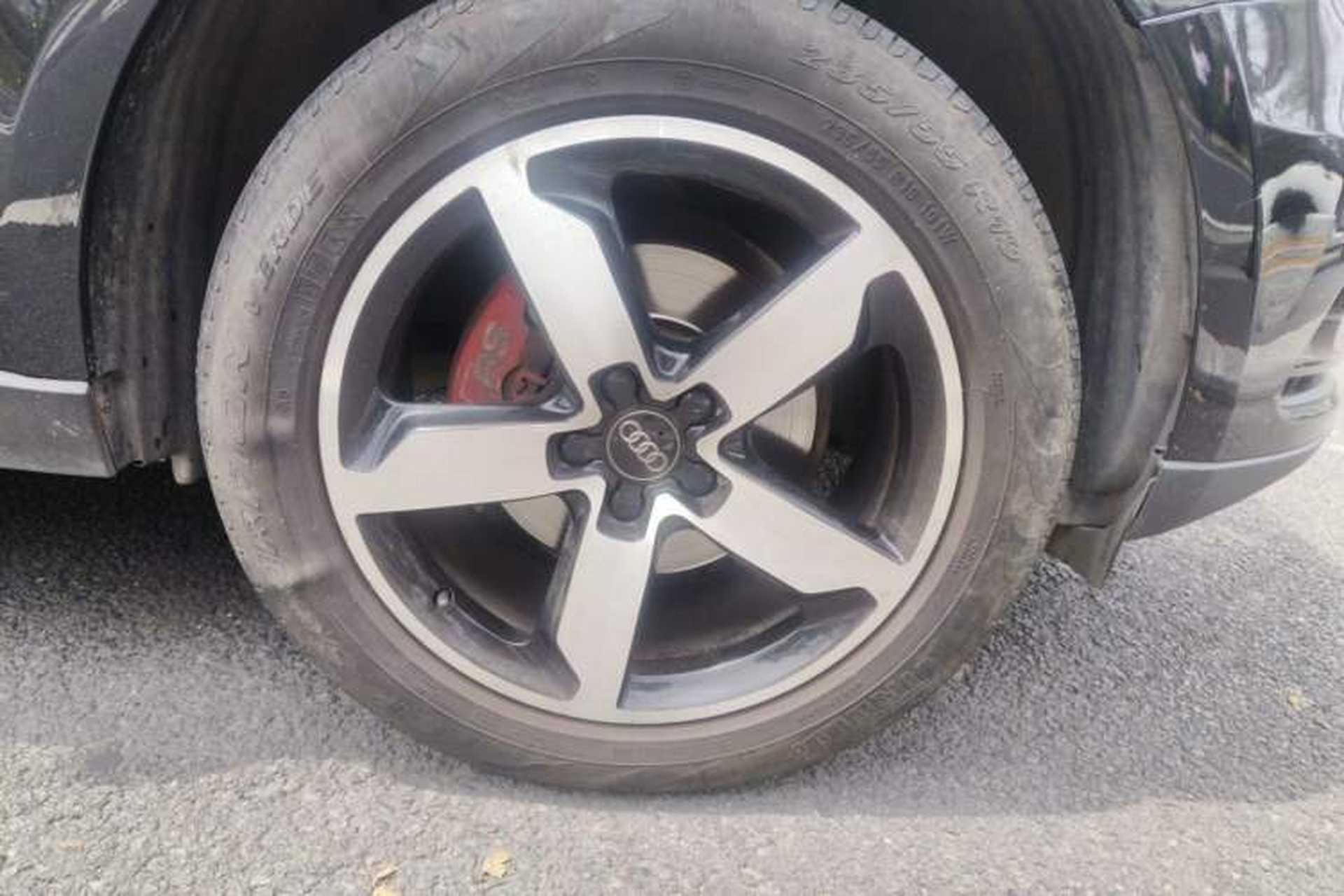 Used Audi Q5 2017 40 TFSI Ambition Edition Right Front Wheel Hub