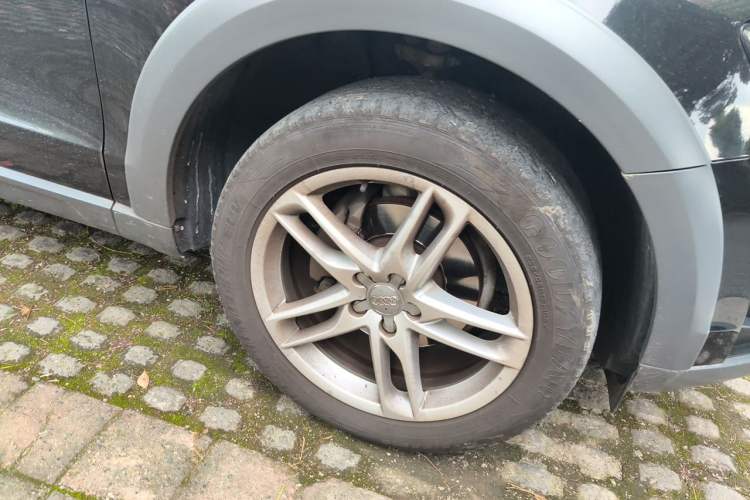Used Audi Q5 2017 Plus 40 TFSI Comfort Model Right Front Wheel Hub