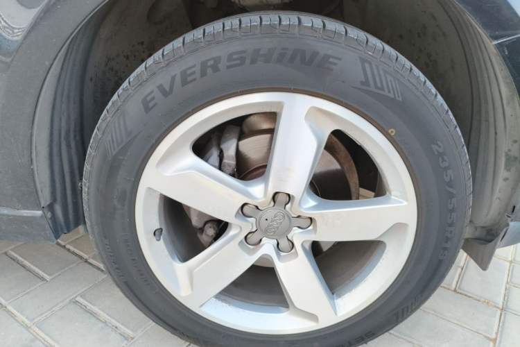 Used Audi Q5 2017 40 TFSI Ambition Edition Right Front Wheel Hub