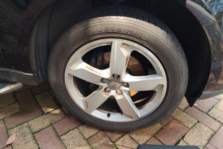 Used Audi Q5 2017 40 TFSI Ambition Edition Right Front Wheel Hub
