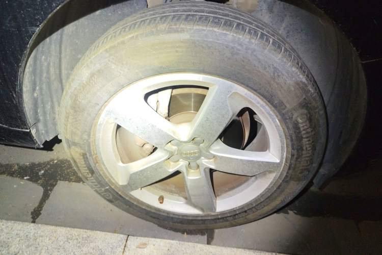 Used Audi Q5 2017 Plus 40 TFSI Ambition Model Right Front Wheel Hub