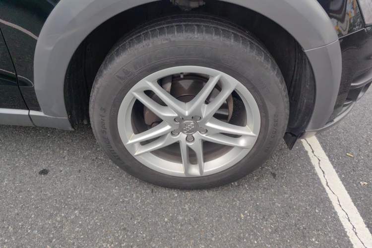 Used Audi Q5 2017 Plus 40 TFSI Technology Model Right Front Wheel Hub