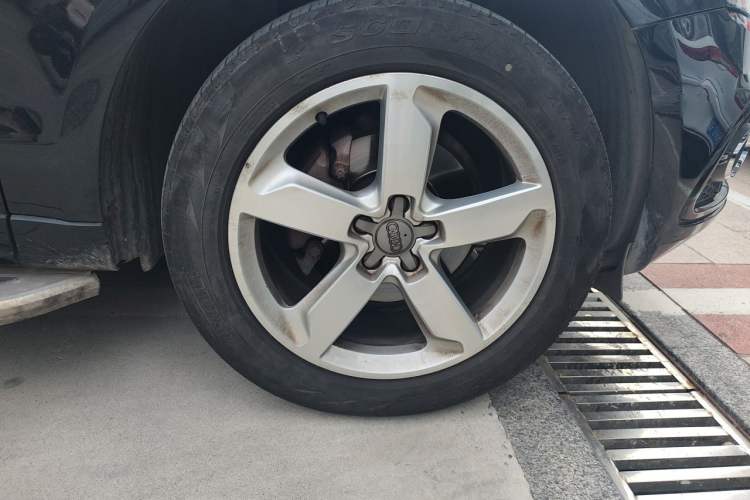 Used Audi Q5 2017 Plus 40 TFSI Ambition Model Right Front Wheel Hub