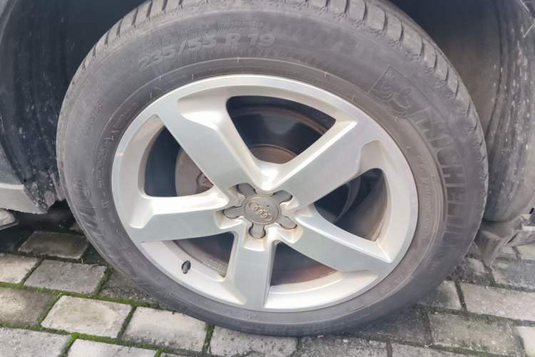 Used Audi Q5 2017 40 TFSI Ambition Edition Right Front Wheel Hub