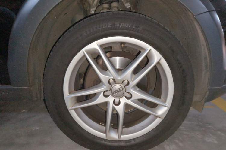 Used Audi Q5 2017 40 TFSI Comfort Model Right Front Wheel Hub