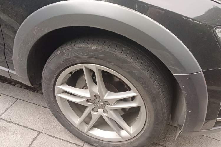 Used Audi Q5 2017 Plus 40 TFSI Technology Model Right Front Wheel Hub