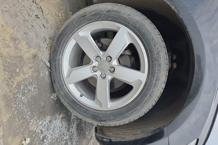 Used Audi Q5 2017 Plus 40 TFSI Ambition Model Right Front Wheel Hub