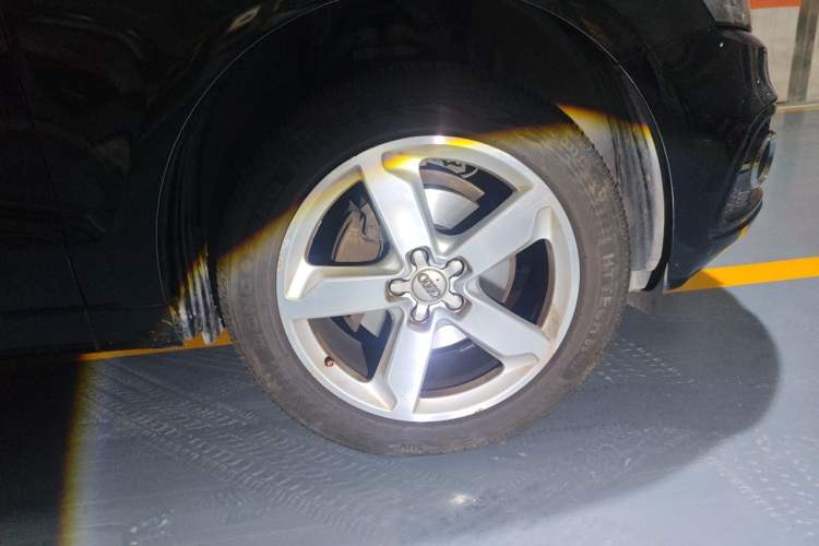 Used Audi Q5 2017 Plus 40 TFSI Ambition Model Right Front Wheel Hub