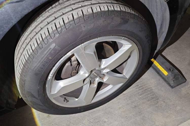 Used Audi Q5 2017 Plus 40 TFSI Ambition Model Right Front Wheel Hub