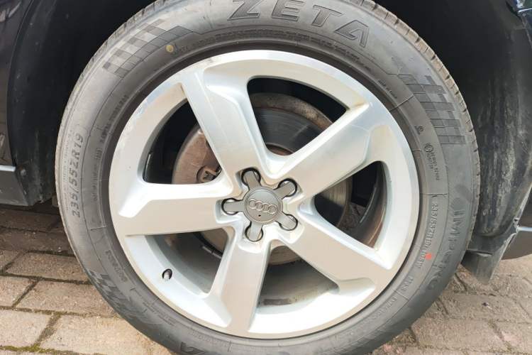 Used Audi Q5 2017 40 TFSI Ambition Edition Right Front Wheel Hub