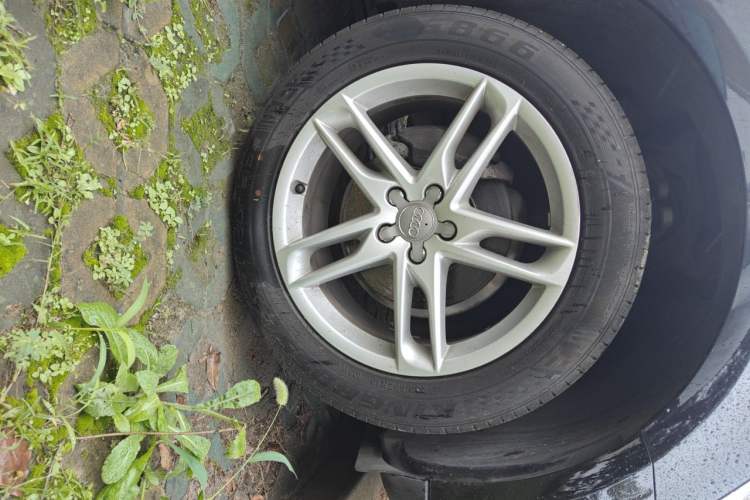 Used Audi Q5 2017 40 TFSI Comfort Model Right Front Wheel Hub