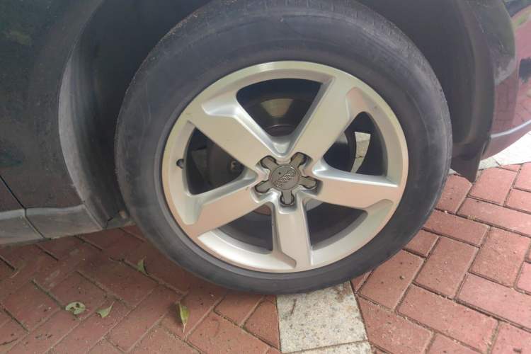Used Audi Q5 2017 40 TFSI Ambition Edition Right Front Wheel Hub