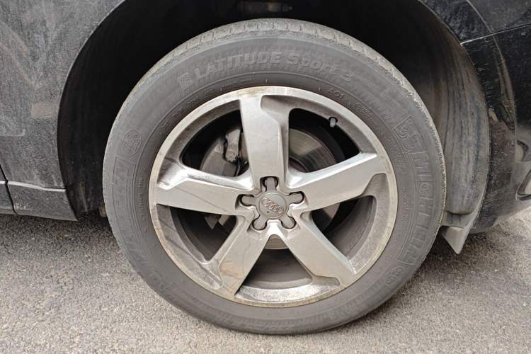 Used Audi Q5 2017 Plus 40 TFSI Ambition Model Right Front Wheel Hub