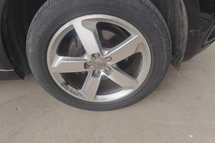 Used Audi Q5 2017 Plus 40 TFSI Ambition Model Right Front Wheel Hub