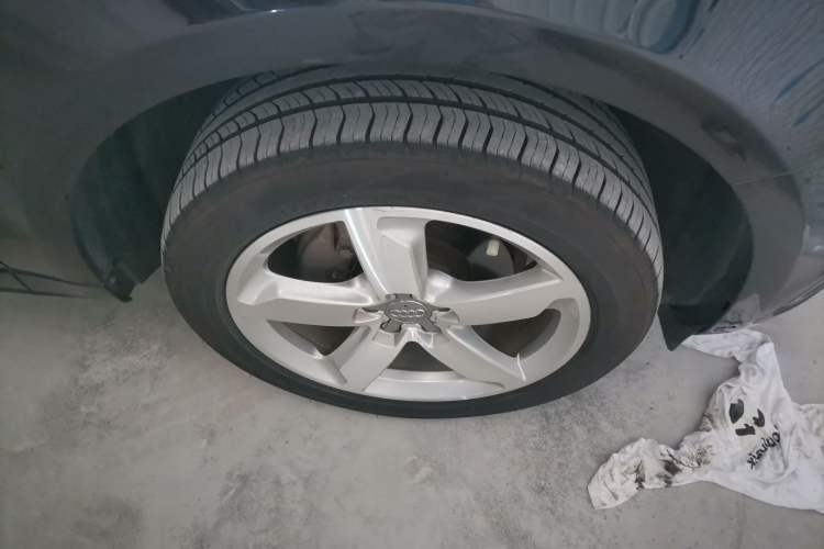 Used Audi Q5 2017 Plus 40 TFSI Ambition Model Right Front Wheel Hub