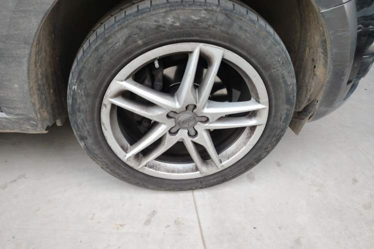 Used Audi Q5 2017 Plus 40 TFSI Technology Model Right Front Wheel Hub