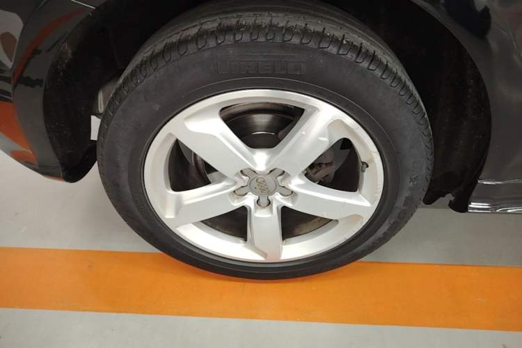Used Audi Q5 2017 Plus 40 TFSI Ambition Model Right Rear Wheel Hub