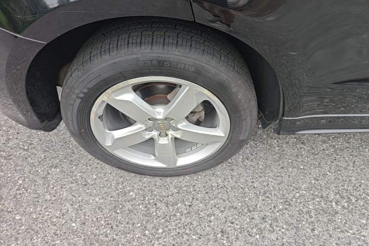 Used Audi Q5 2017 Plus 40 TFSI Ambition Model Right Rear Wheel Hub