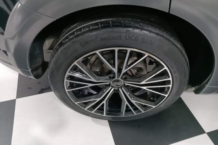 Used Audi Q5 2017 Plus 40 TFSI Technology Model Right Rear Wheel Hub