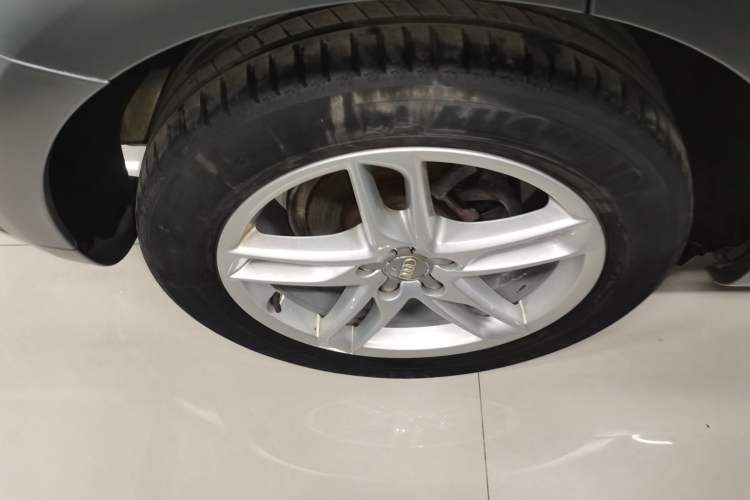 Used Audi Q5 2017 Plus 40 TFSI Technology Model Right Rear Wheel Hub