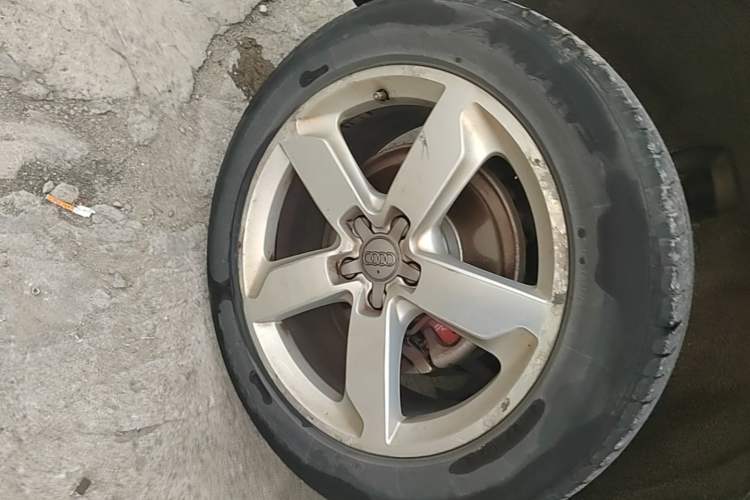 Used Audi Q5 2017 40 TFSI Ambition Edition Right Rear Wheel Hub