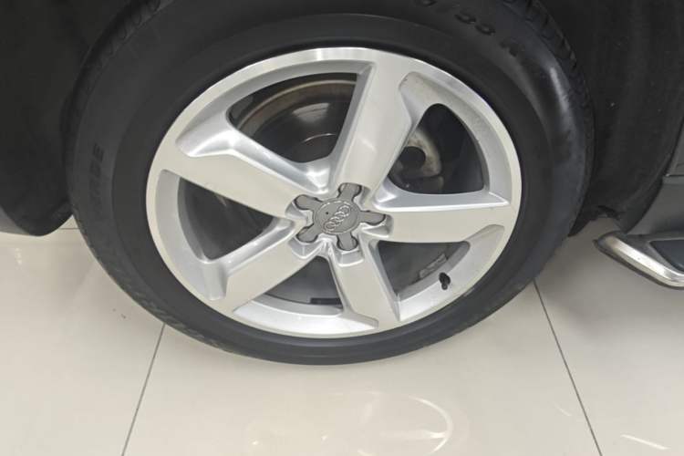 Used Audi Q5 2017 40 TFSI Ambition Edition Right Rear Wheel Hub