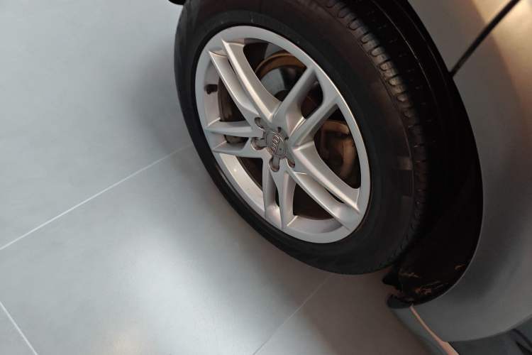 Used Audi Q5 2017 Plus 40 TFSI Technology Model Right Rear Wheel Hub