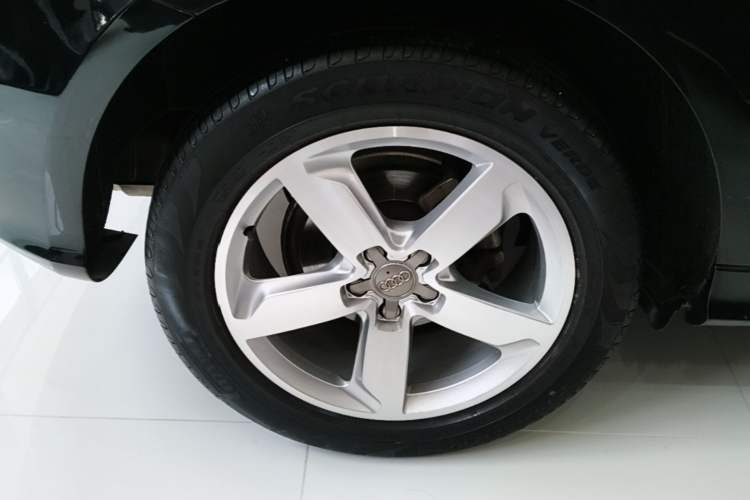 Used Audi Q5 2017 Plus 40 TFSI Ambition Model Right Rear Wheel Hub