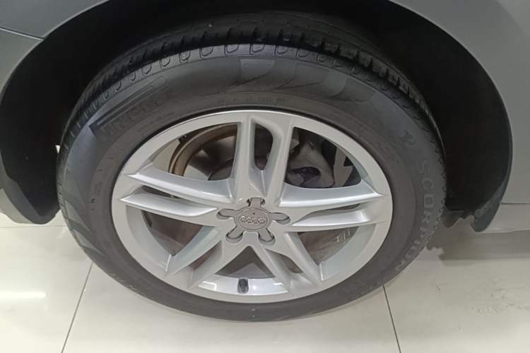 Used Audi Q5 2017 Plus 40 TFSI Technology Model Right Rear Wheel Hub