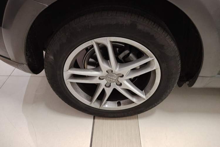 Used Audi Q5 2017 Plus 40 TFSI Technology Model Right Rear Wheel Hub