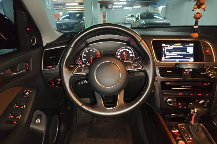 Used Audi Q5 2017 Plus 40 TFSI Comfort Model Steering Wheel