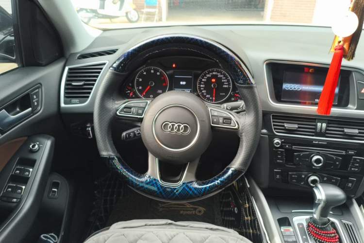 Used Audi Q5 2017 Plus 40 TFSI Technology Model Steering Wheel