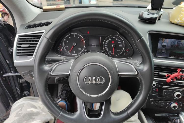 Used Audi Q5 2017 Plus 40 TFSI Ambition Model Steering Wheel