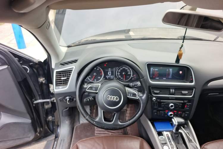 Used Audi Q5 2017 40 TFSI Ambition Edition Steering Wheel