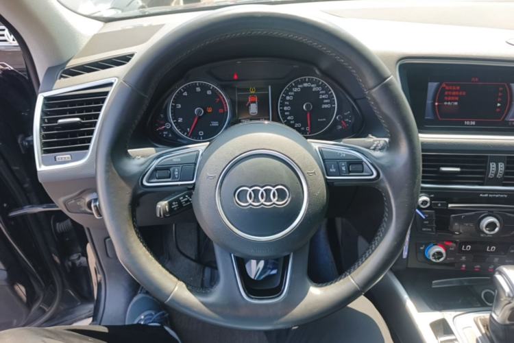 Used Audi Q5 2017 Plus 40 TFSI Technology Model Steering Wheel