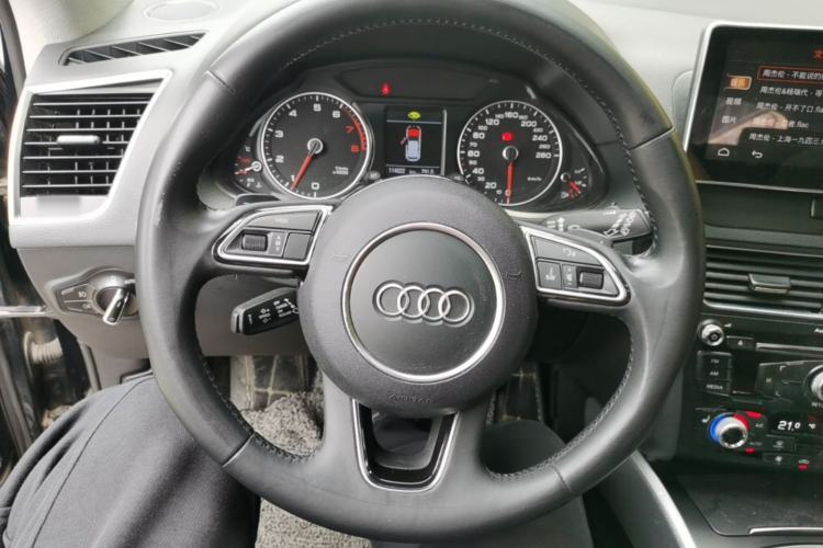 Used Audi Q5 2017 40 TFSI Technology Edition Steering Wheel
