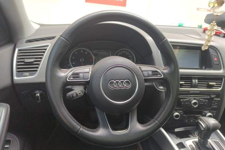 Used Audi Q5 2017 Plus 40 TFSI Technology Model Steering Wheel