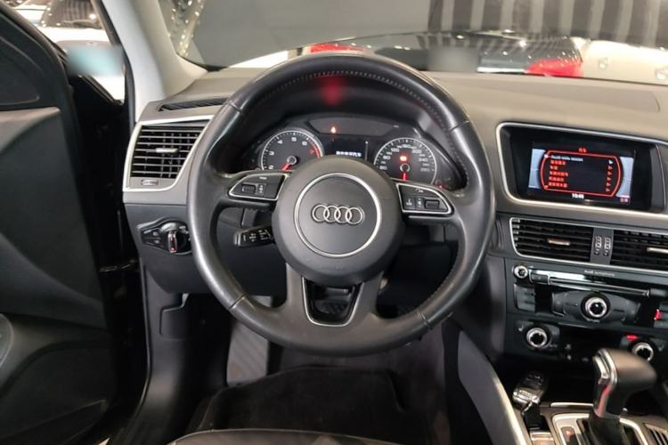 Used Audi Q5 2017 Plus 40 TFSI Technology Model Steering Wheel