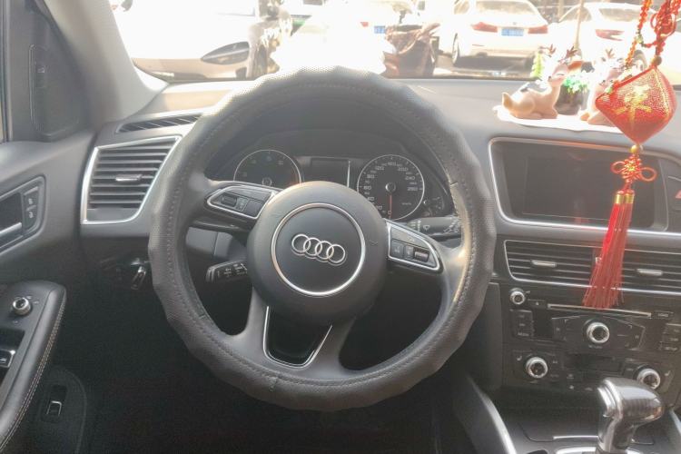 Used Audi Q5 2017 Plus 40 TFSI Technology Model Steering Wheel