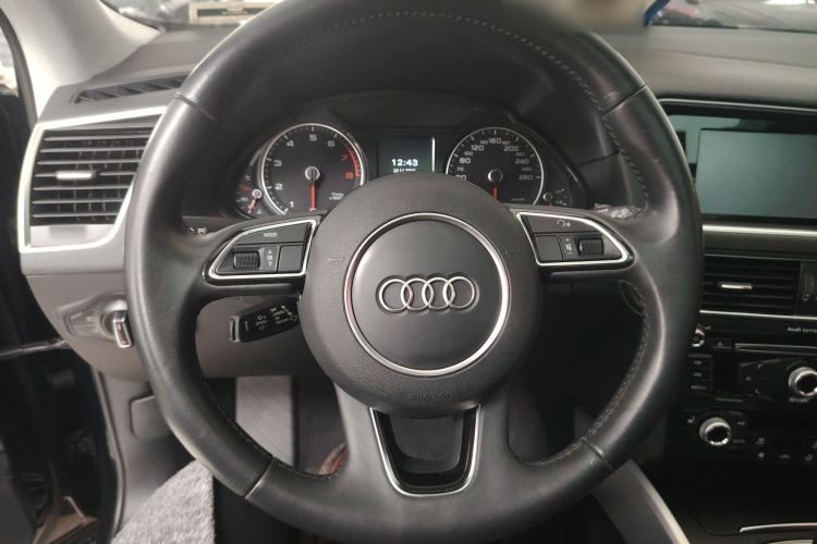 Used Audi Q5 2017 Plus 40 TFSI Technology Model Steering Wheel