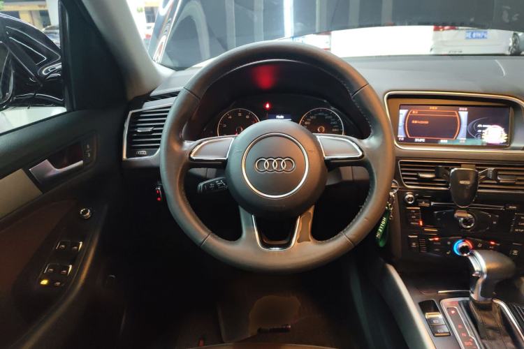 Used Audi Q5 2017 Plus 40 TFSI Ambition Model Steering Wheel