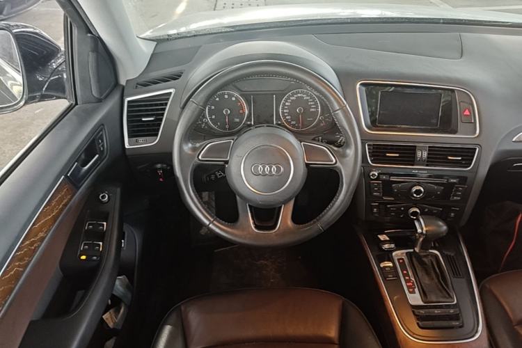 Used Audi Q5 2017 Plus 40 TFSI Ambition Model Steering Wheel