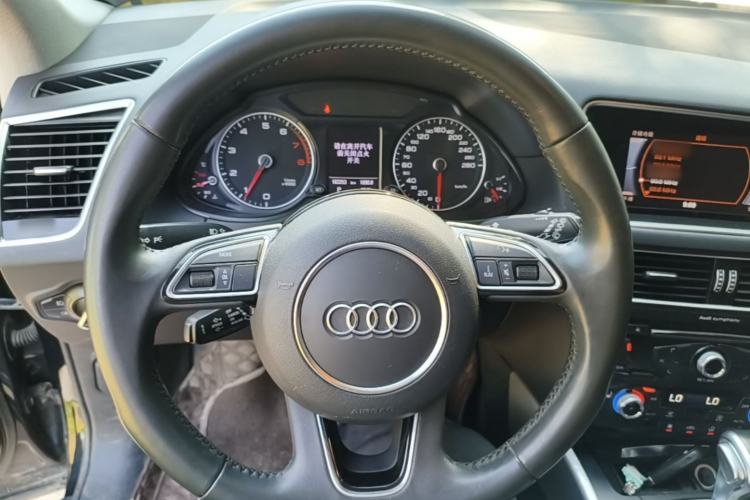 Used Audi Q5 2017 Plus 40 TFSI Technology Model Steering Wheel
