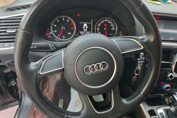 Used Audi Q5 2017 40 TFSI Ambition Edition Steering Wheel