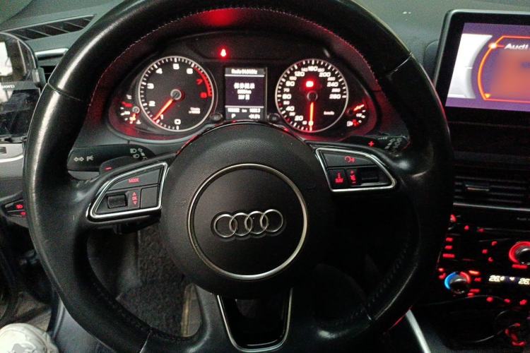 Used Audi Q5 2017 40 TFSI Technology Edition Steering Wheel