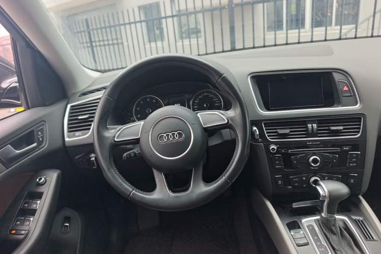 Used Audi Q5 2017 40 TFSI Ambition Edition Steering Wheel