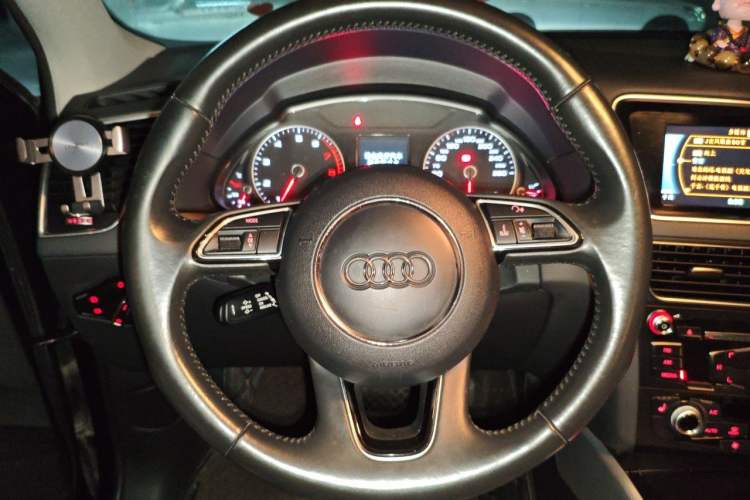 Used Audi Q5 2017 Plus 40 TFSI Technology Model Steering Wheel