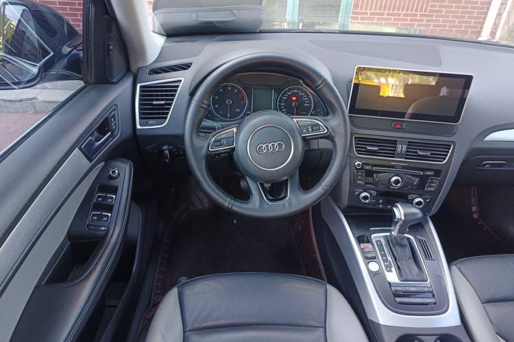 Used Audi Q5 2017 Plus 40 TFSI Technology Model Steering Wheel