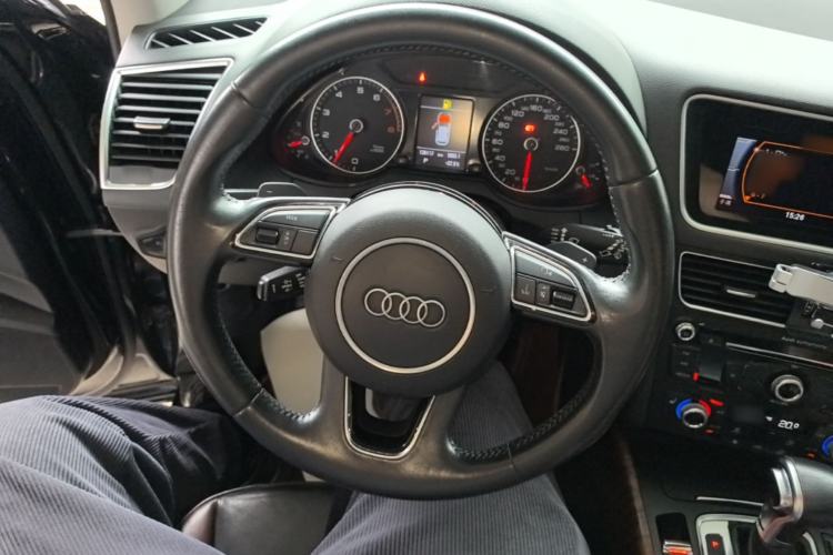 Used Audi Q5 2017 40 TFSI Technology Edition Steering Wheel